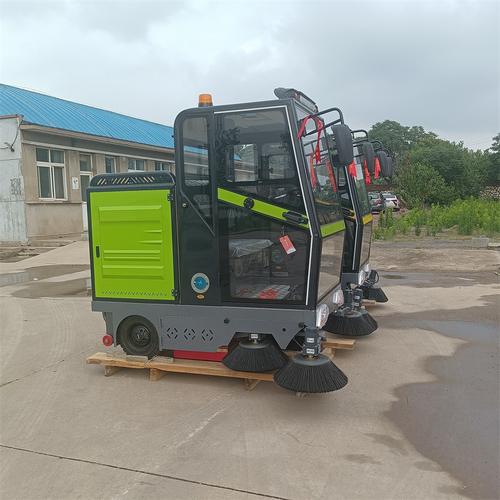 新能源电动小型扫地车物业工厂电瓶扫地车路面驾驶式扫路车大连